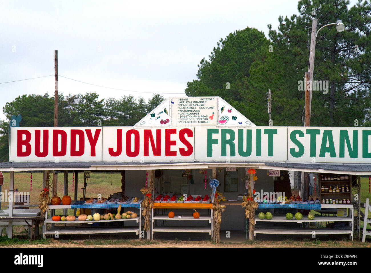 Buddy Jones Obststand entlang Highway 82 in zentrale Alabama, USA. Stockfoto