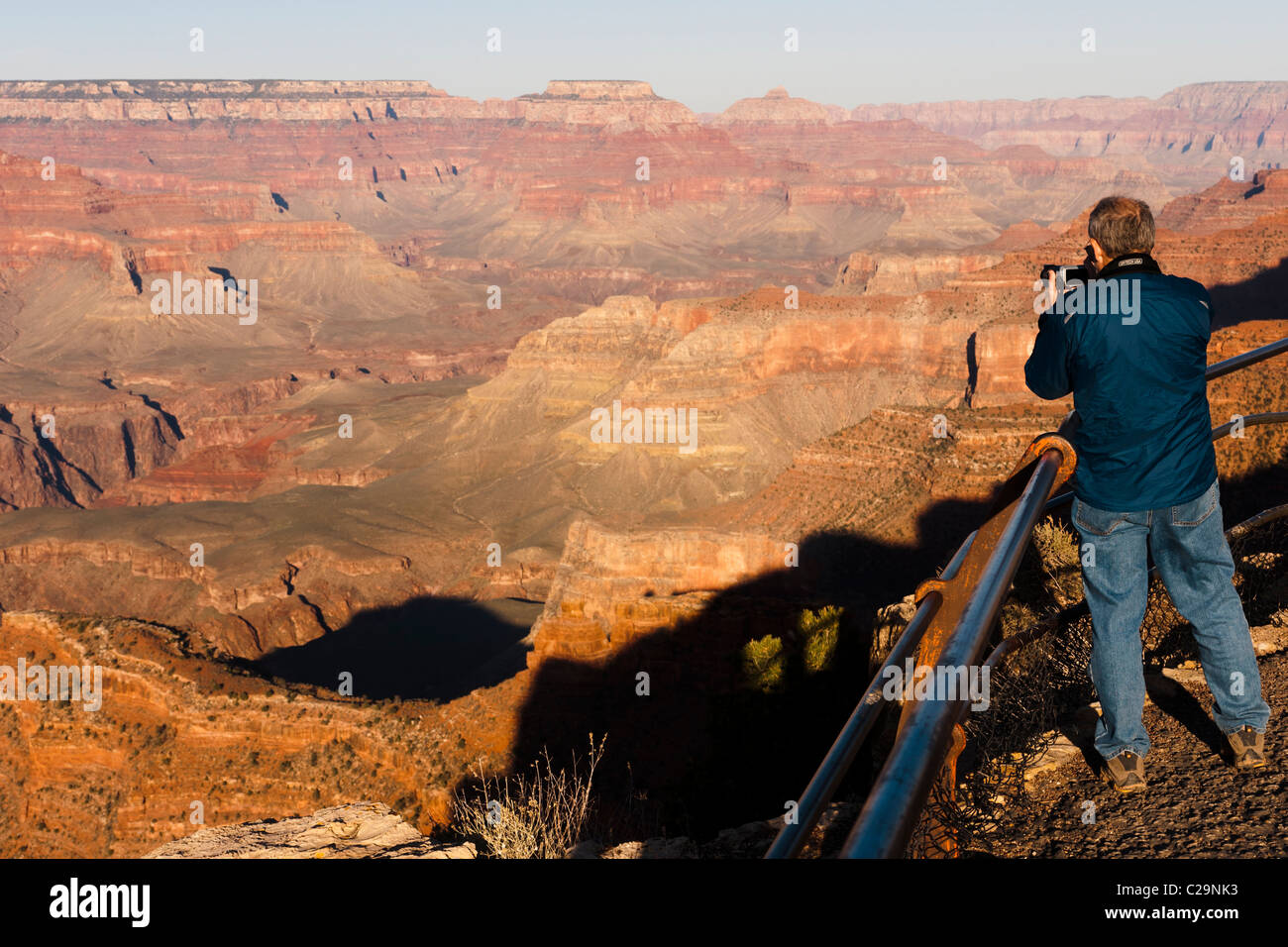 Mann ein Foto des Grand Canyon im Hopi Point. Grand-Canyon-Nationalpark. Arizona, USA. Stockfoto