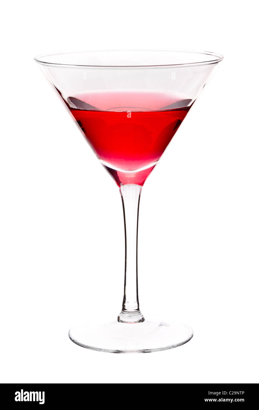 Rotes Getränk in Martini-Glas. Isoliert auf weißem Hintergrund. Stockfoto