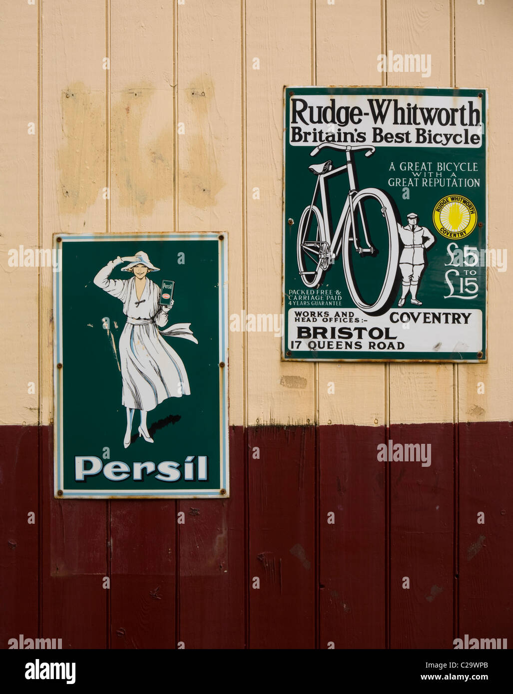 Persil Tin Plated grünen Schild am Ramsbottom Station, Lancashire, UK Stockfoto