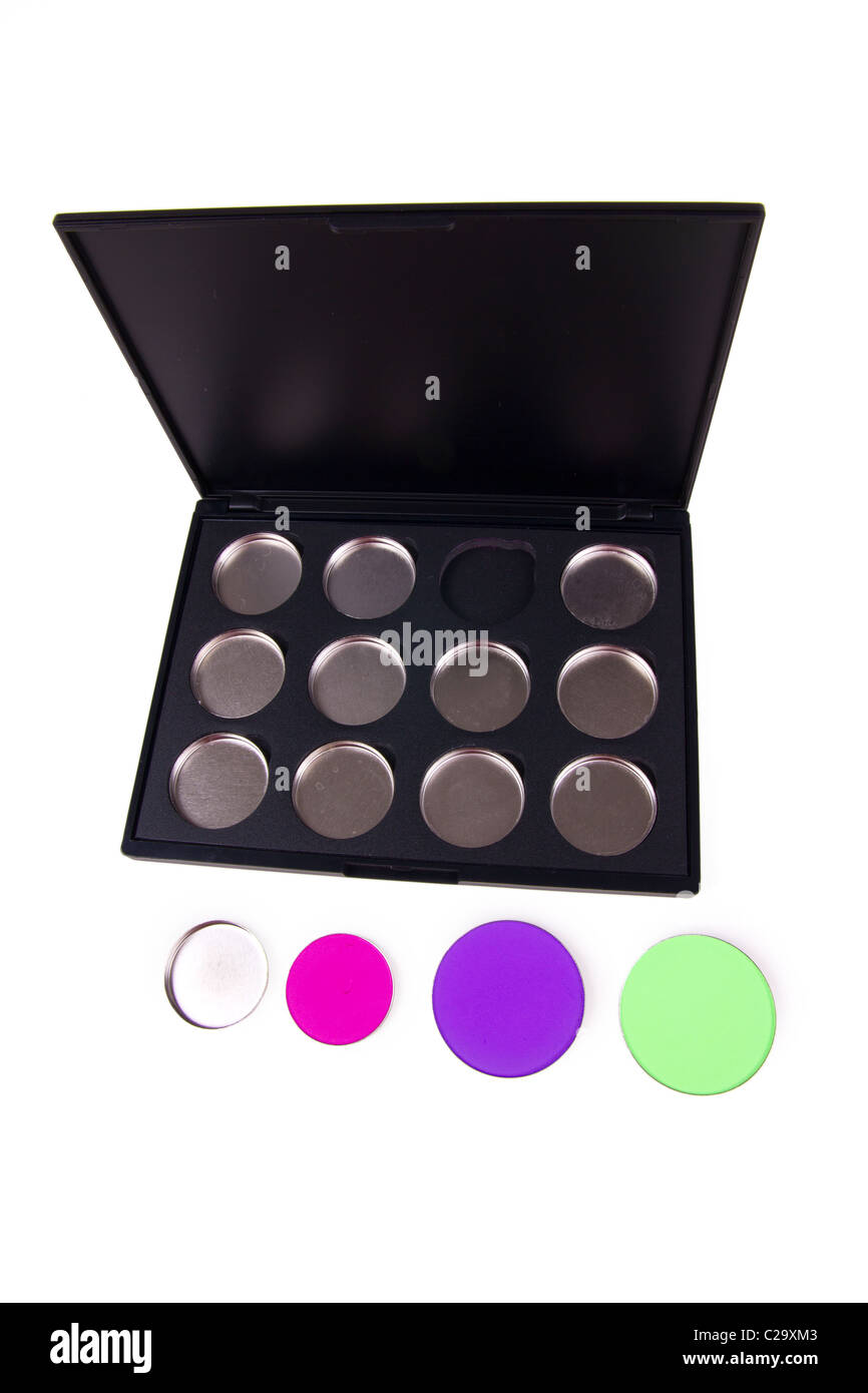 Leer-magnetische Palette Lidschatten, isoliert auf weiss Stockfoto