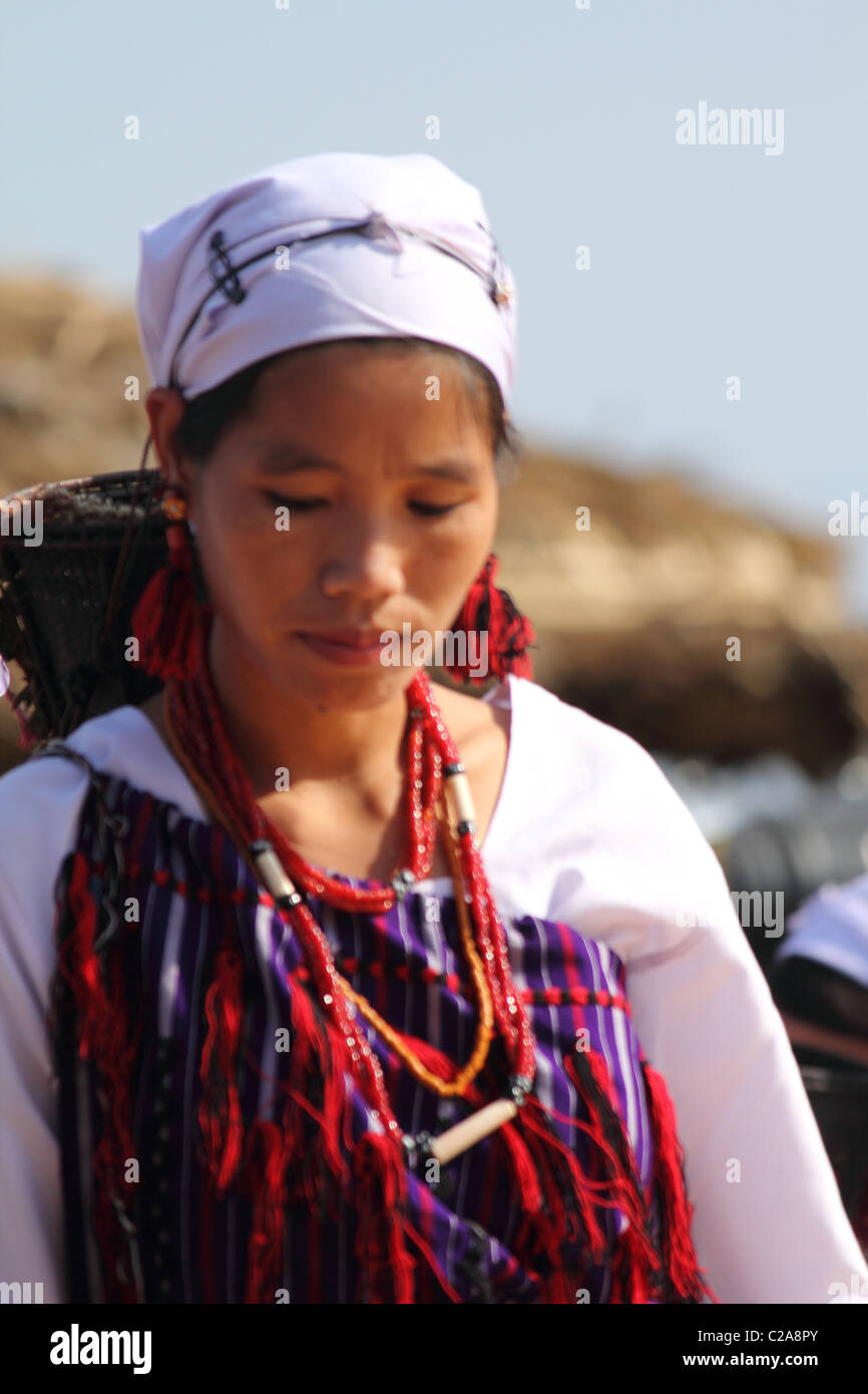 Tangsa Mädchen, Pangwa Stämme im Namdapha Öko-Kultur-Festival, Miao, Arunachal Pradesh, Indien Stockfoto