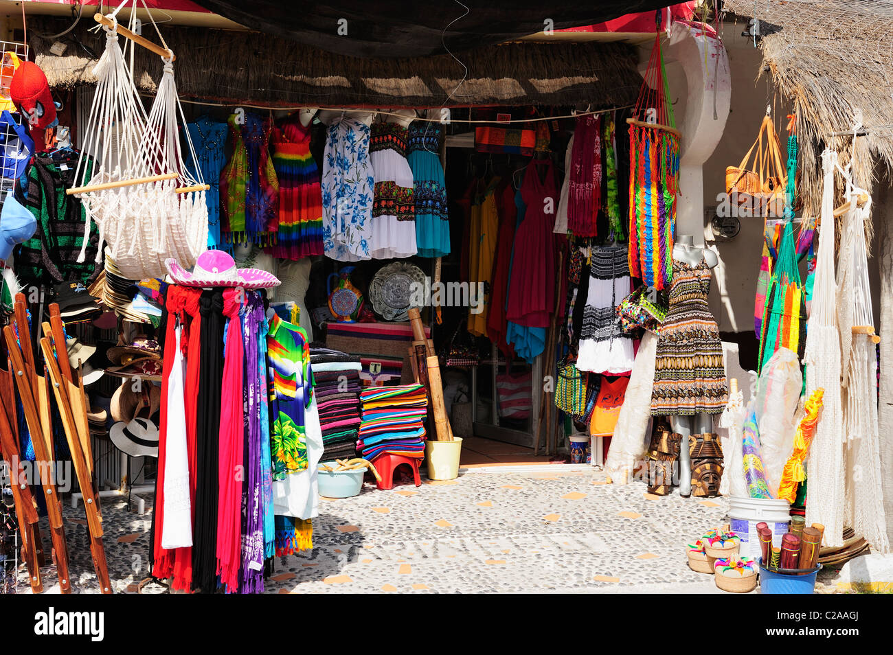 Bunte Ladenfront in Puerto Morelos, Quintana Roo, Mexiko Stockfoto