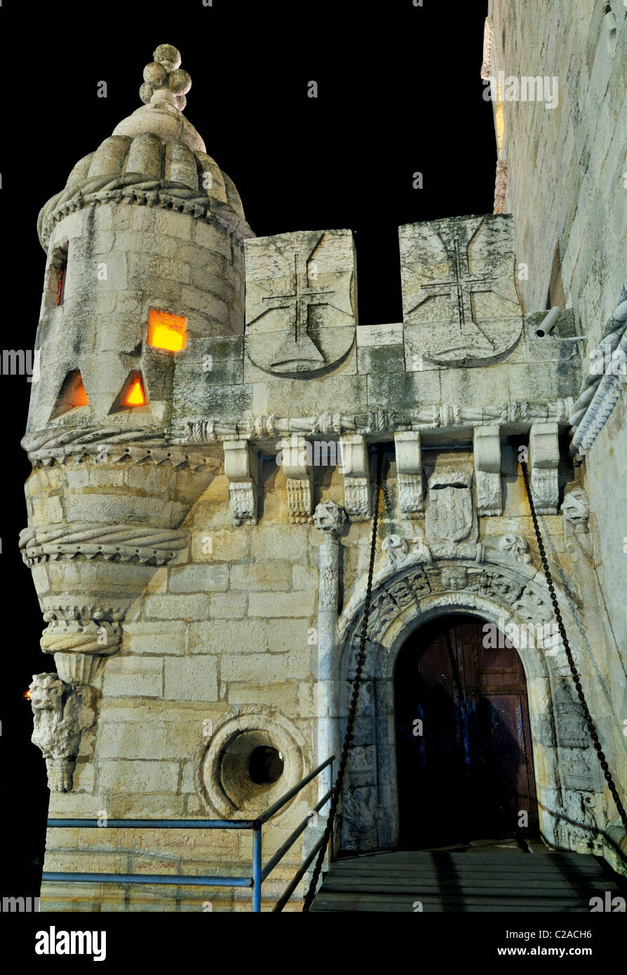 Portugal, Lissabon: Nächtlich beleuchteten Turm von Belém Stockfoto