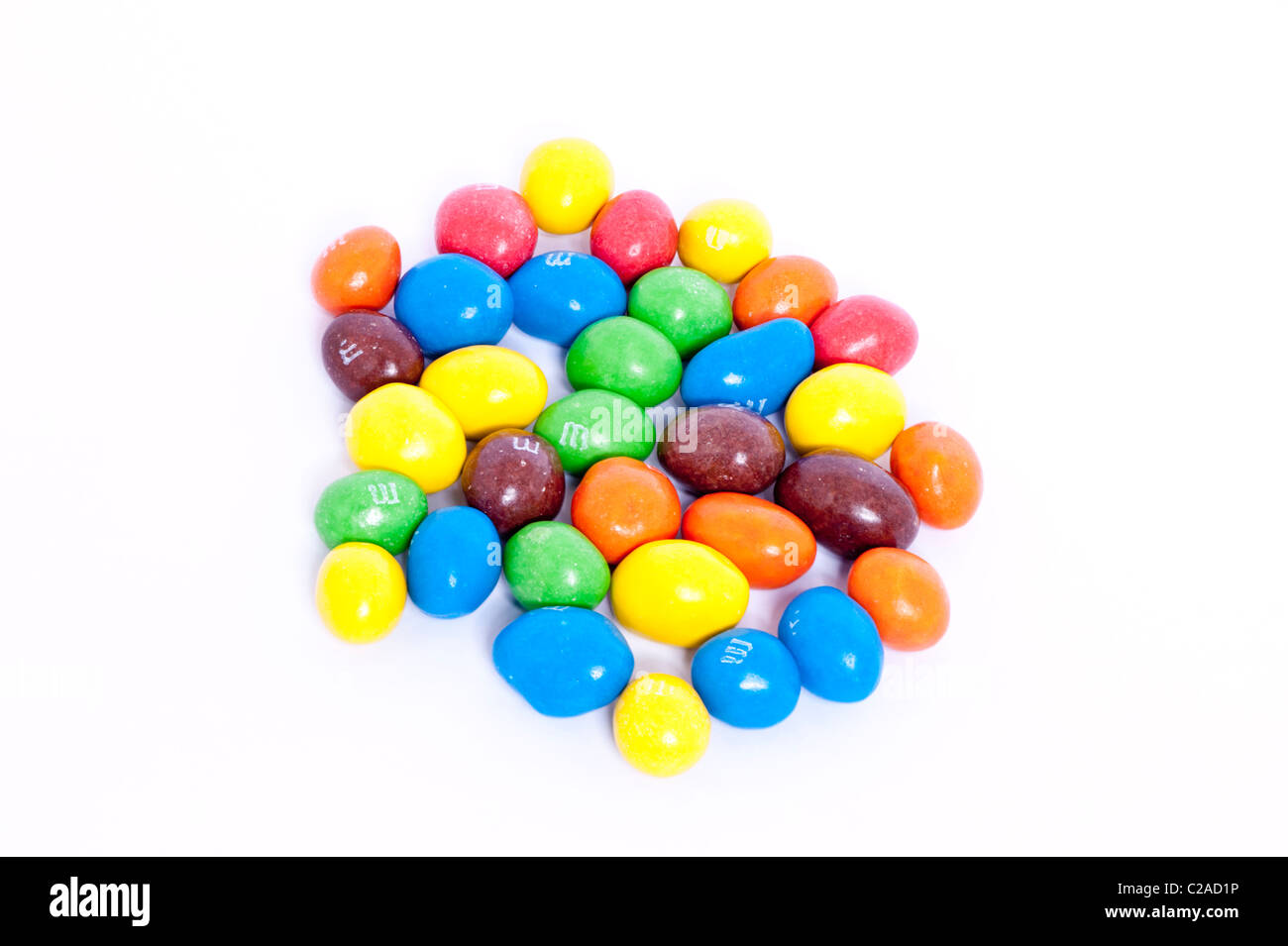 Eine Auswahl an Schokolade Erdnuss m & m auf weißem Hintergrund Stockfoto