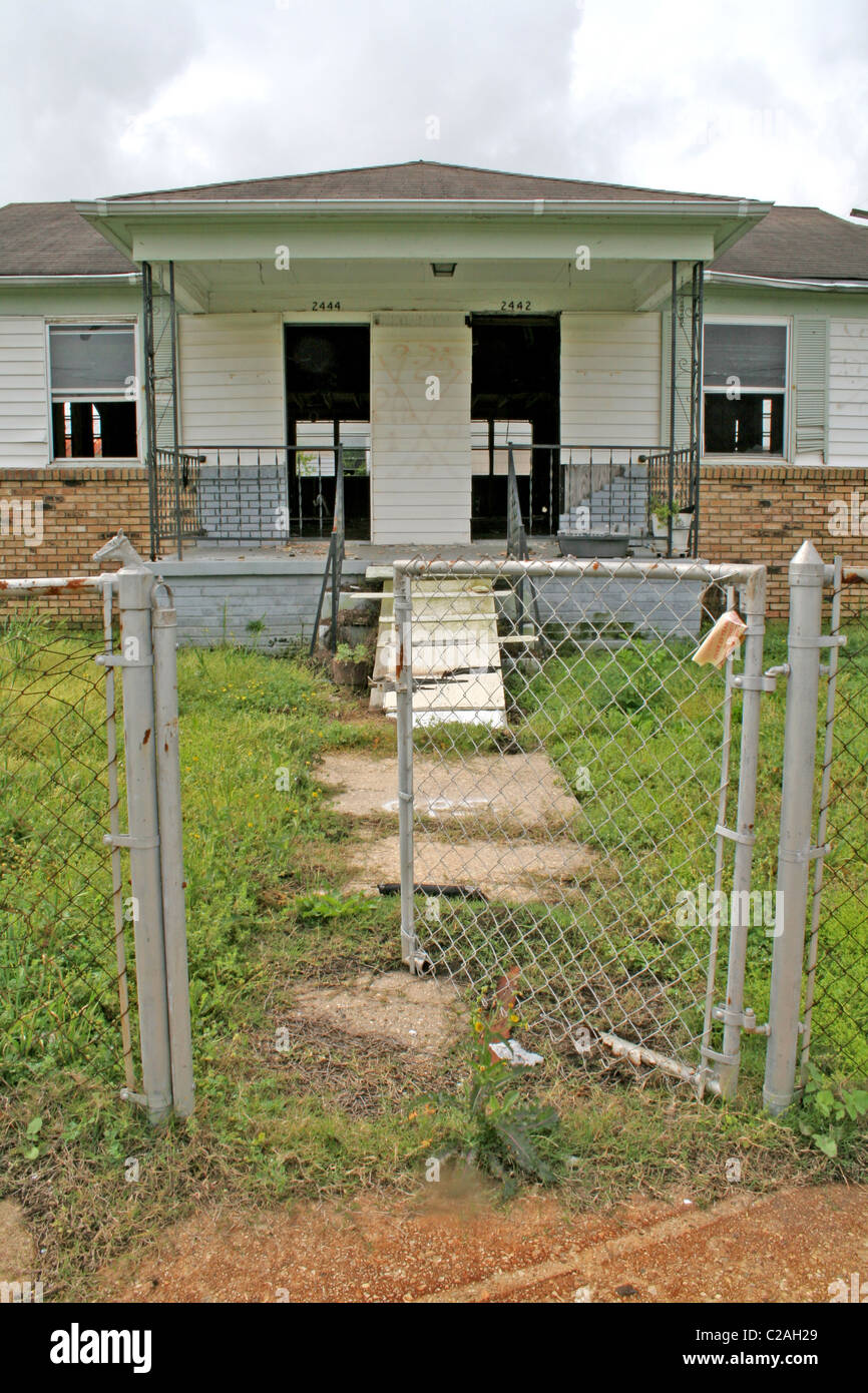 Hurrikan Katrina beschädigt Gebäude beherbergt verlassenen New Orleans Louisiana Stockfoto