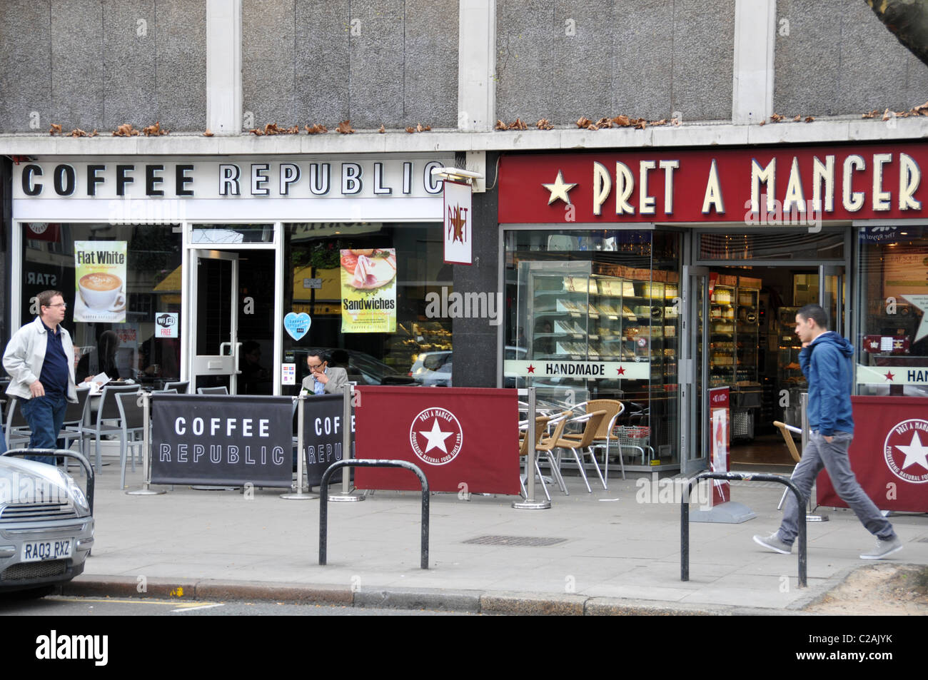 Pret eine Krippe Kaffee Republik Kaffee Geschäfte Cafés Café Wettbewerb Hautpstraße Koffein Espresso Besessenheit Stockfoto