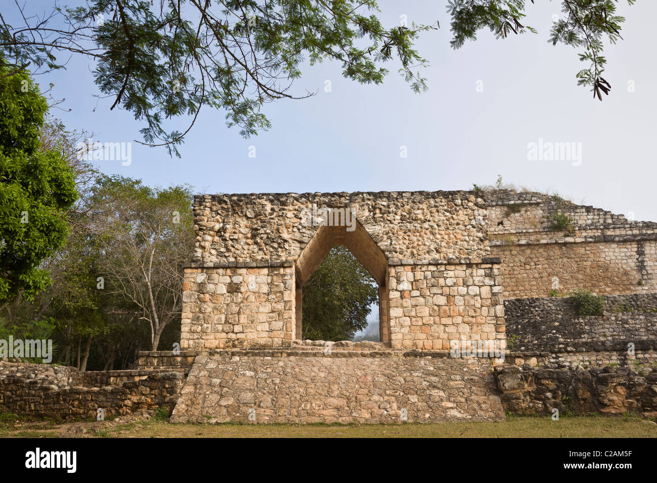 Bogen Sie bei den Maya-Ruinen von Ek Balam in der Yucatan Halbinsel, Mexiko. Stockfoto