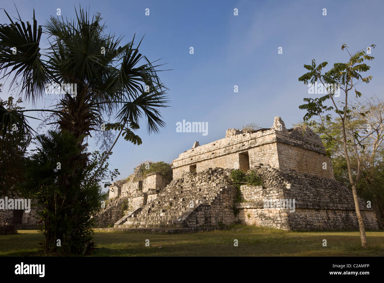 Die "Twin-Pyamids" im Maya Ruinen von Ek Balam in der Yucatan Halbinsel, Mexiko. Stockfoto