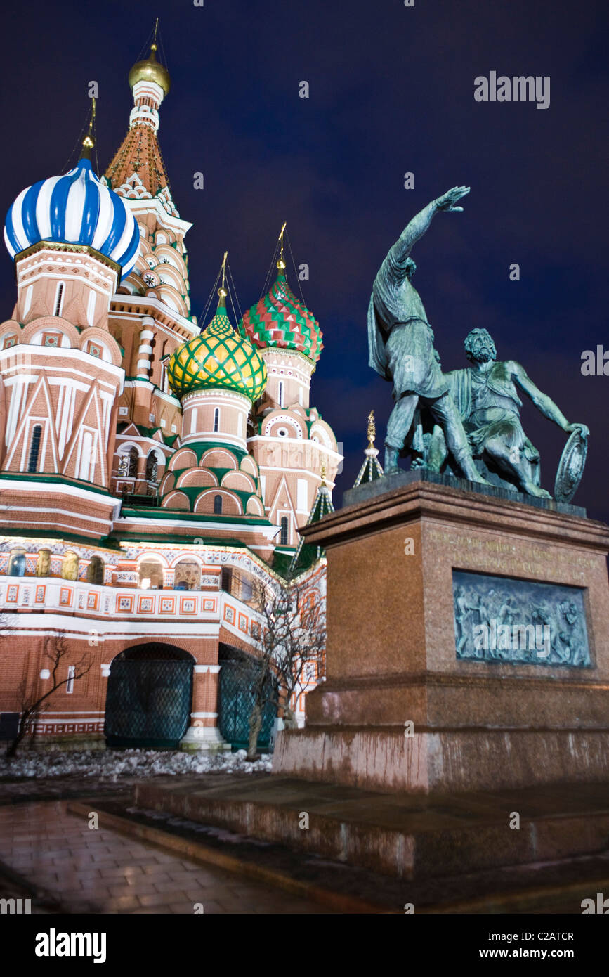 Basilius Kathedrale, Denkmal für Minin und Poscharski im Vordergrund, Moscow, Russia Stockfoto