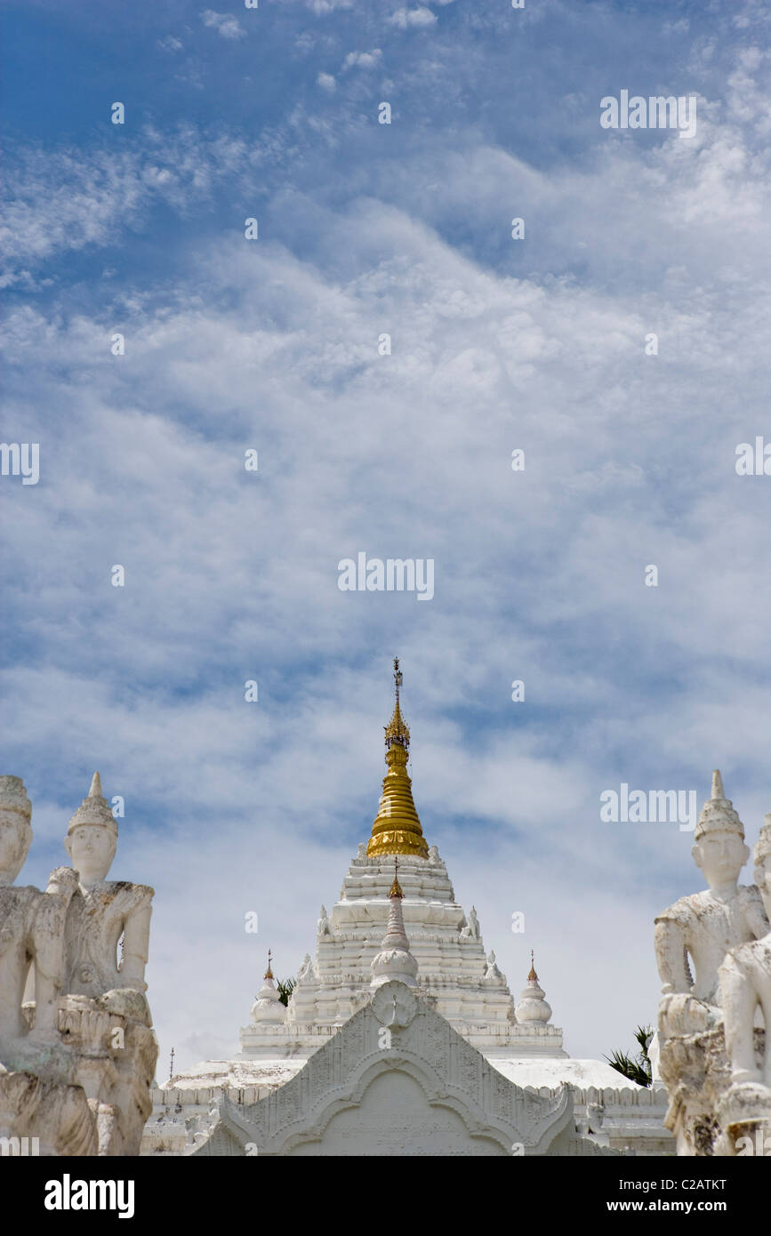 Mingun, Myanmar, Hsinphyumae (Myatheindan) Pagode Stockfoto