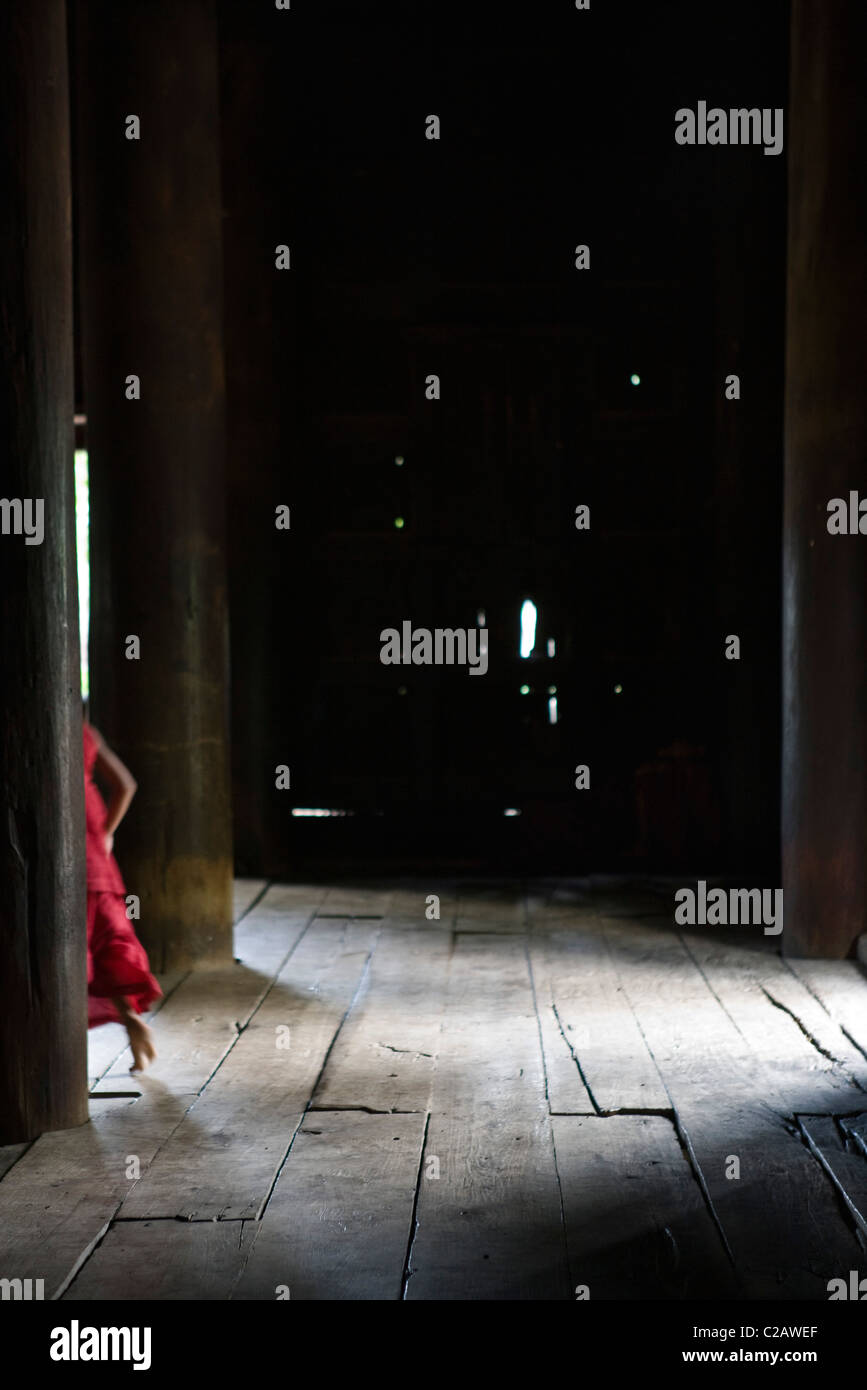 Bagaya Kyaung Kloster, Amarapura, Myanmar, Mönch, beschnitten Stockfoto