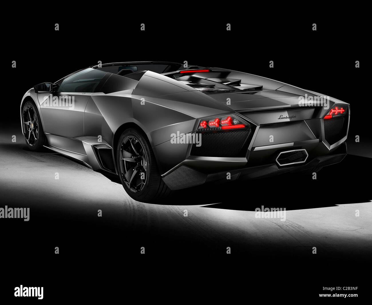Lamborghini präsentiert der Reventon Roadster. Der 6,5-Liter-Zwölfzylinder-erzeugt 493 kW (670 PS), katapultiert den Roadster Stockfoto