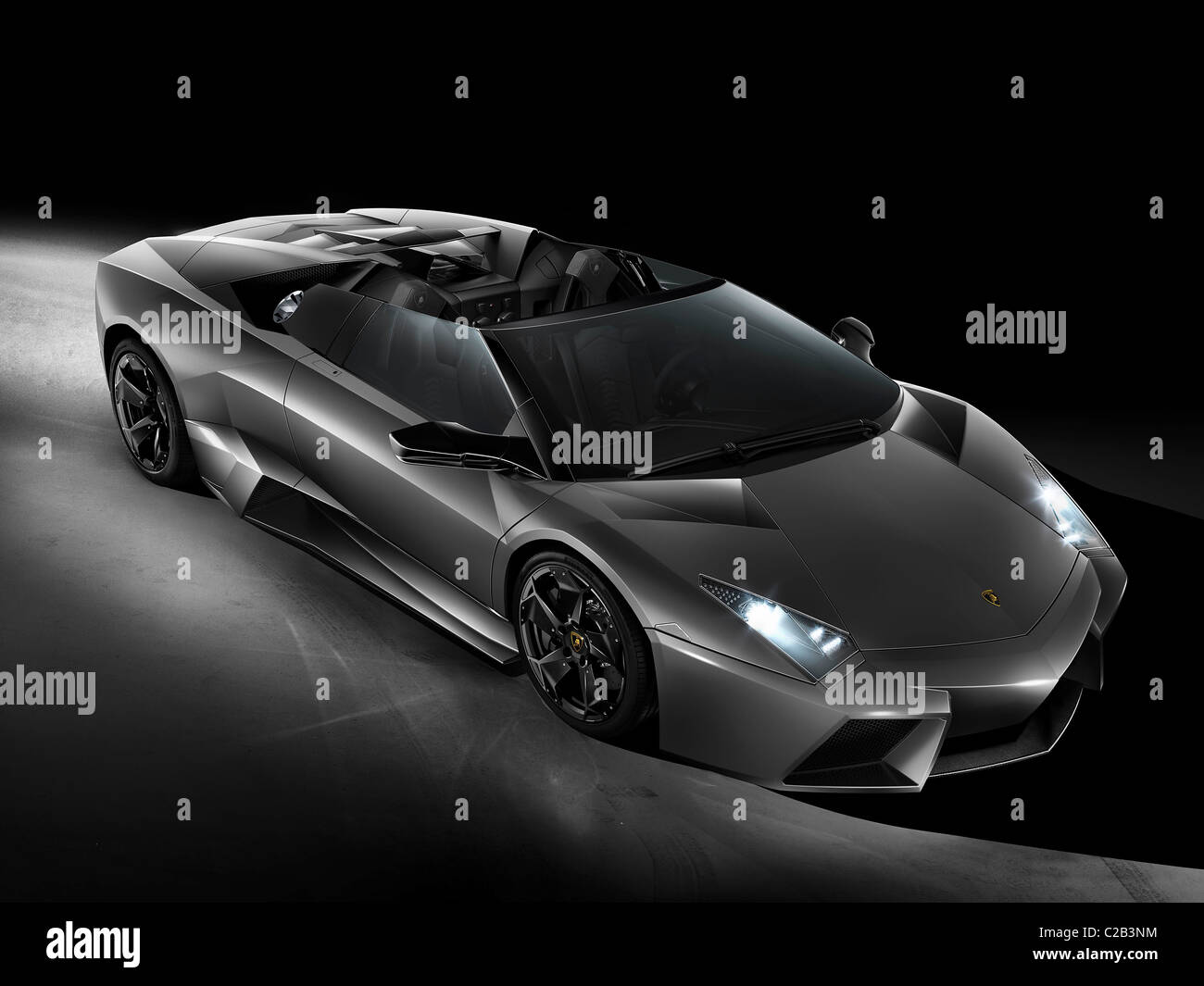 Lamborghini präsentiert der Reventon Roadster. Der 6,5-Liter-Zwölfzylinder-erzeugt 493 kW (670 PS), katapultiert den Roadster Stockfoto