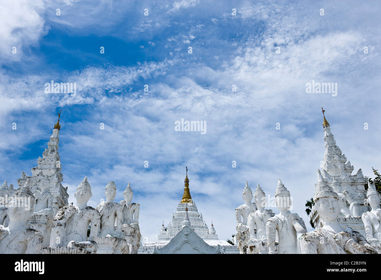 Mingun, Myanmar, Hsinphyumae (Myatheindan) Pagode Stockfoto
