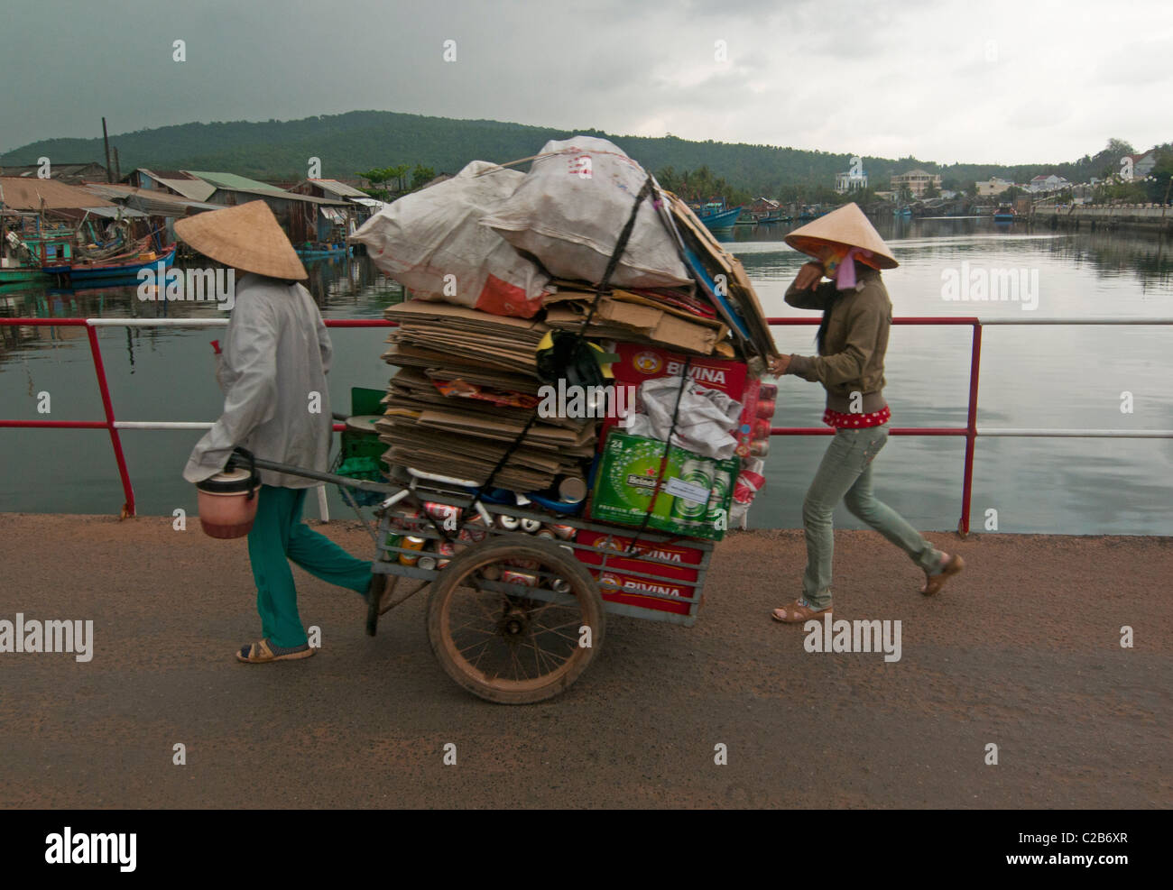Vietnamesische Anbieter und ihre Karren auf der Insel Phu Quoc in Vietnam Stockfoto