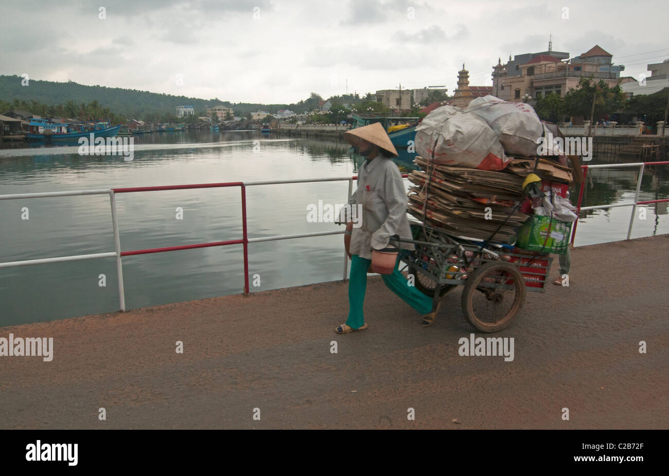 Vietnamesische Anbieter und ihre Karren auf der Insel Phu Quoc in Vietnam Stockfoto