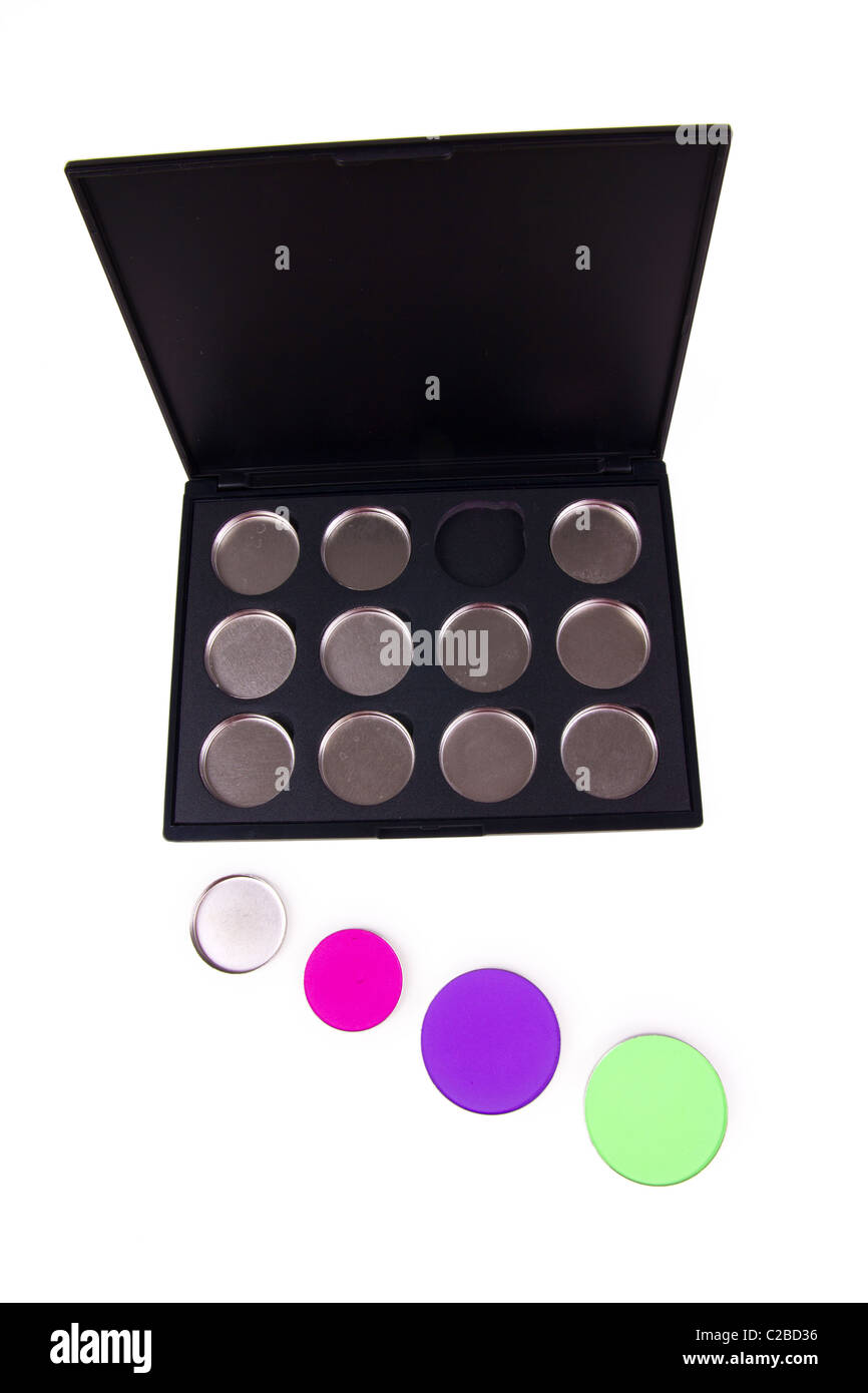 Leer-magnetische Palette Lidschatten, isoliert auf weiss Stockfoto