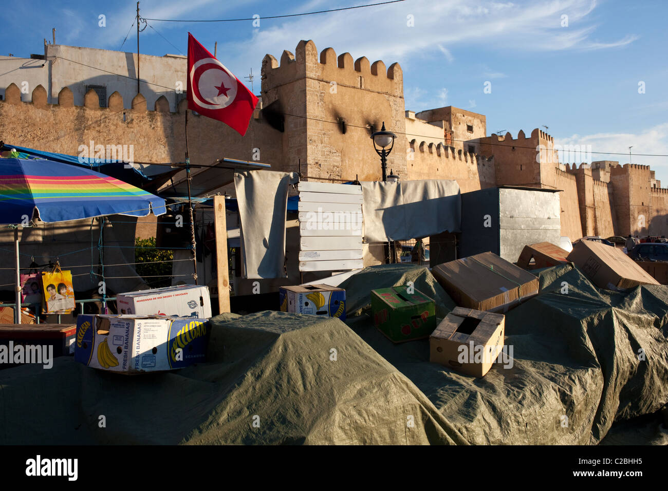 Marktplatz außerhalb der Mauern der Medina in Sfax, Tunesien. 2011 Stockfoto