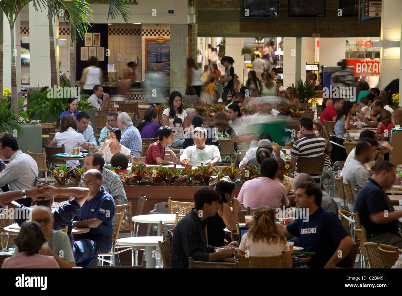 Neue brasilianische Mittelklasse im Nova Amerika Shopping Center, befindet sich in einem ehemaligen mittellose Rio De Janeiro Quartal Brasilien Stockfoto