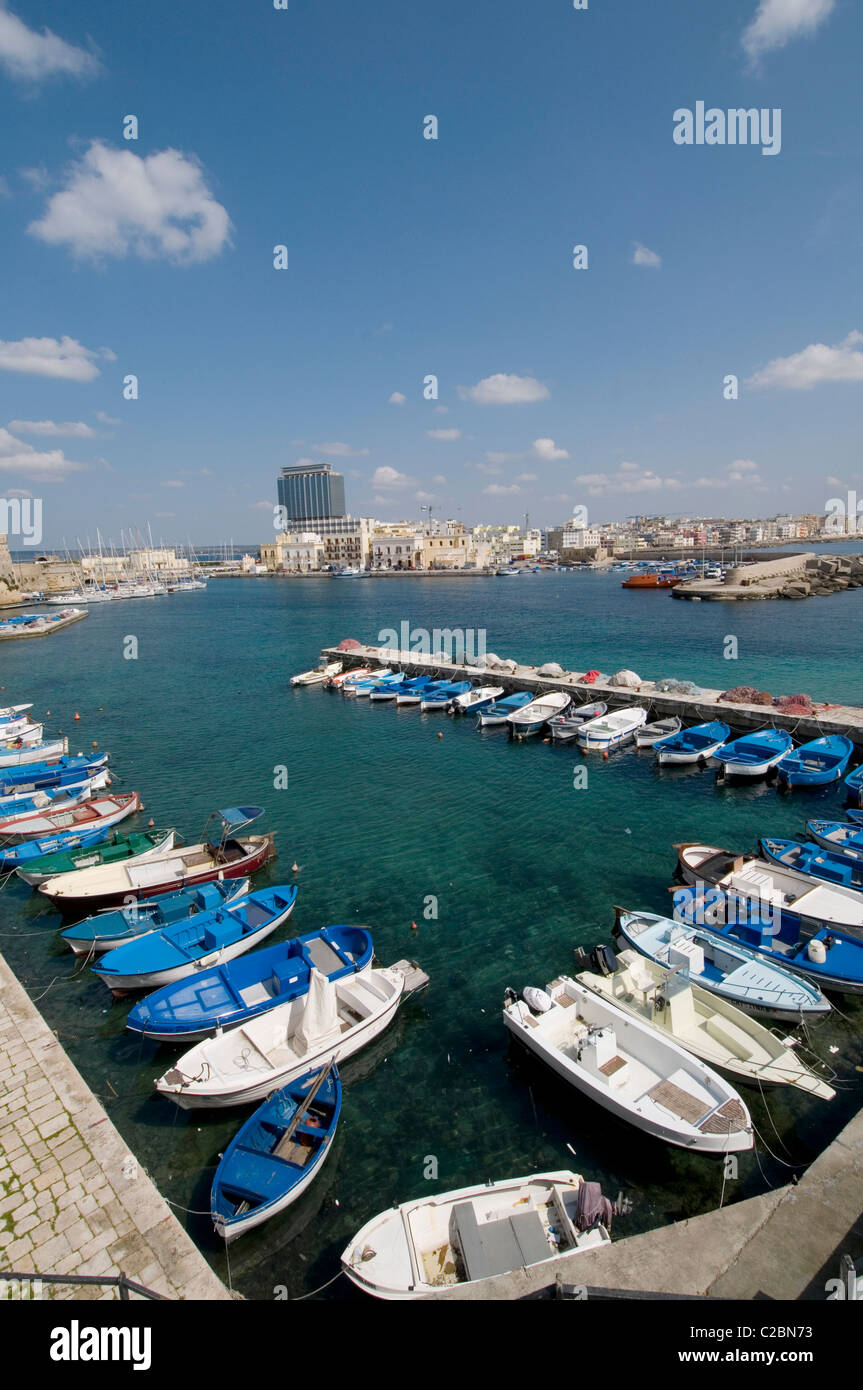 Gallipoli südlichen Italien italienische Stadt Süd Hafen Ionischen Meer an der Westküste der Halbinsel Salentina kleine Boote gefesselt Stockfoto