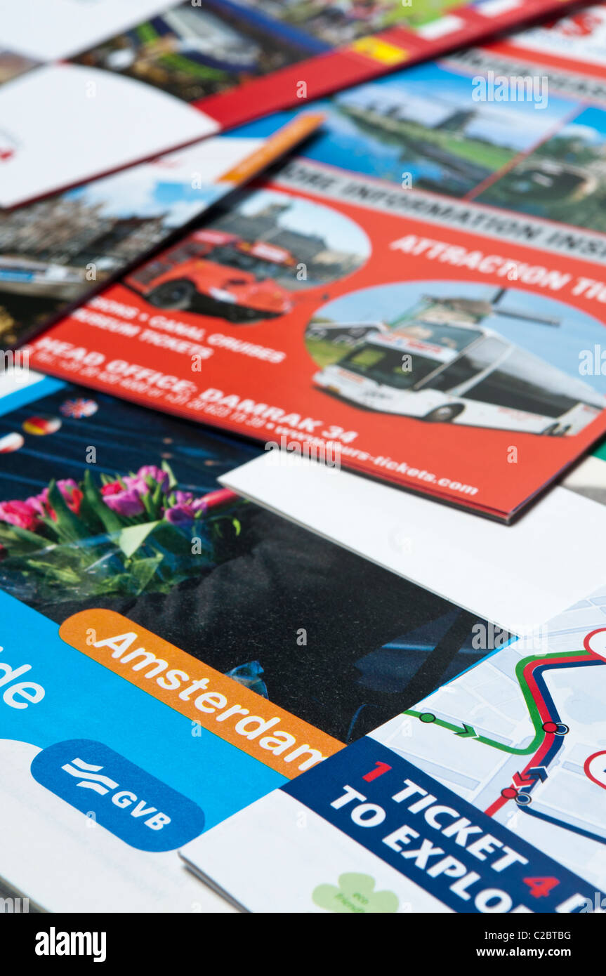 Auswahl an touristischen Broschüren aus Amsterdam, Holland, Niederlande Stockfoto