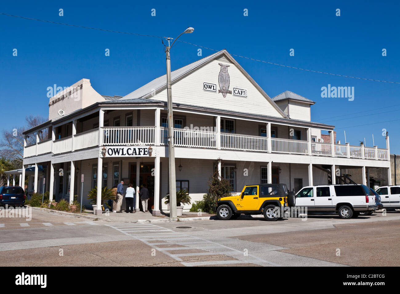 Das Owl Cafe liegt an der D Avenue im historischen Zentrum von Apalachicola im Herzen der vergessenen Küste, Gulf Coast, USA Stockfoto