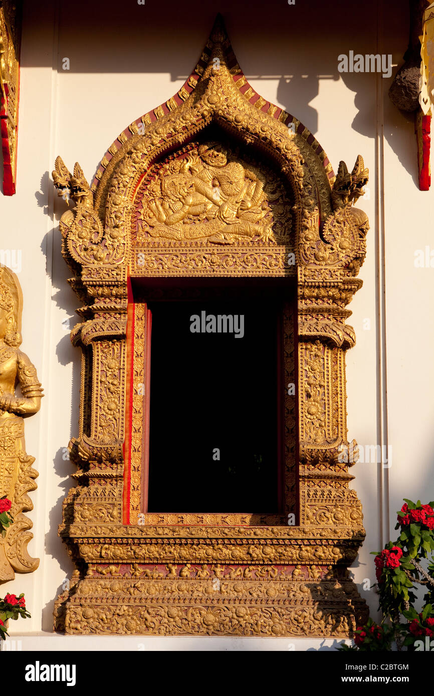 Detail des Buddhismus Tempel Windows in Chiang Mai, Thailand Stockfoto
