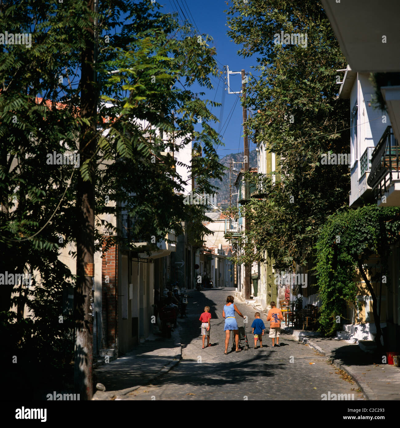 Ouzo Lesvos Plomari Stockfotos und -bilder Kaufen - Alamy
