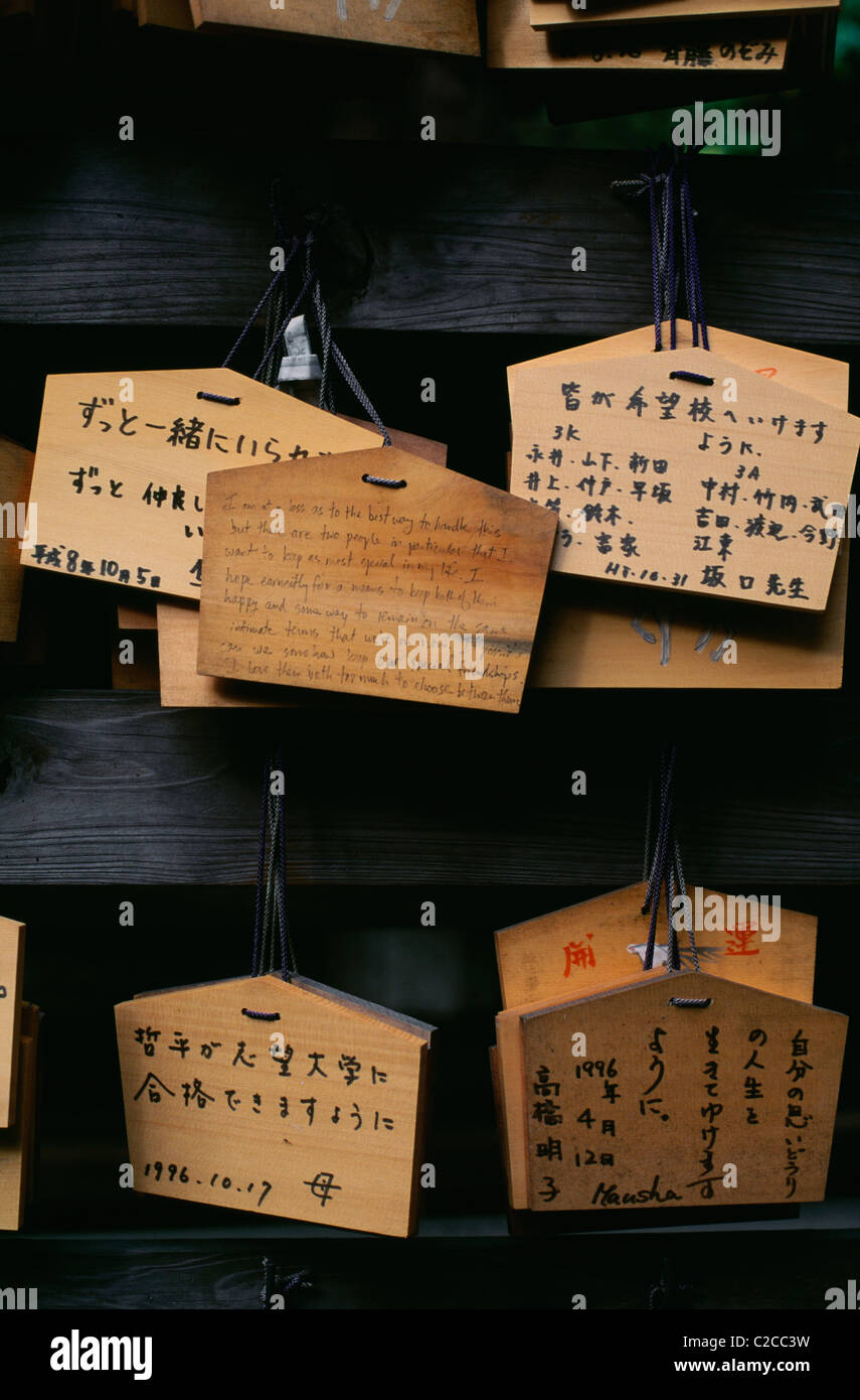 Ema, prayers written on wooden blocks, Tsurugaoka Hachimangu Temple, Kamakura, Kanagawa Prefecture,Tokyo, Japan, Asia Stockfoto
