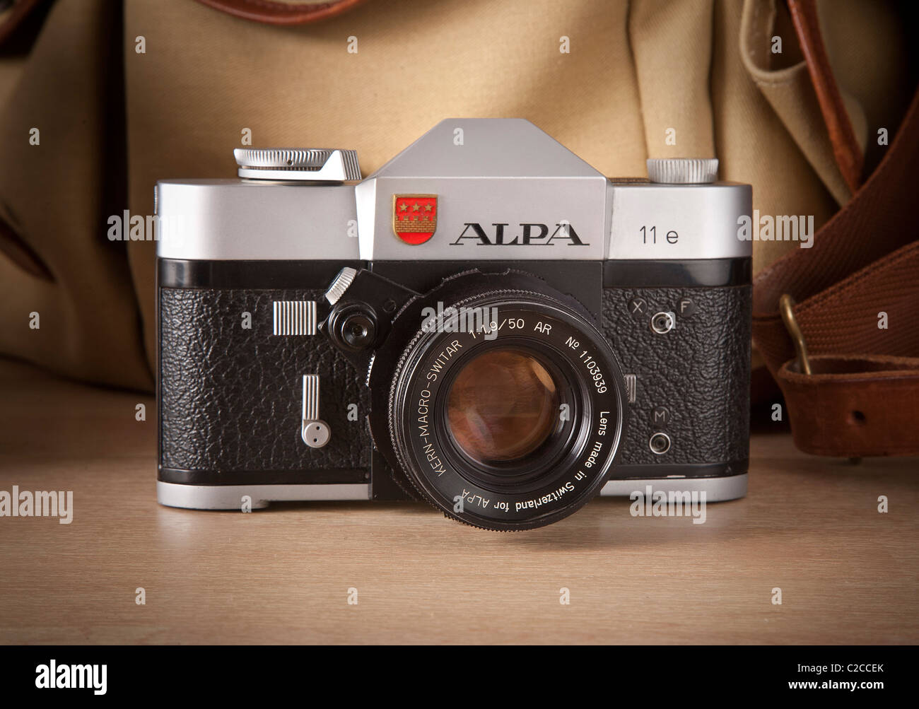 Vintage 11e-SLR-Kamera von Alpa of Switzerland Stockfotografie - Alamy