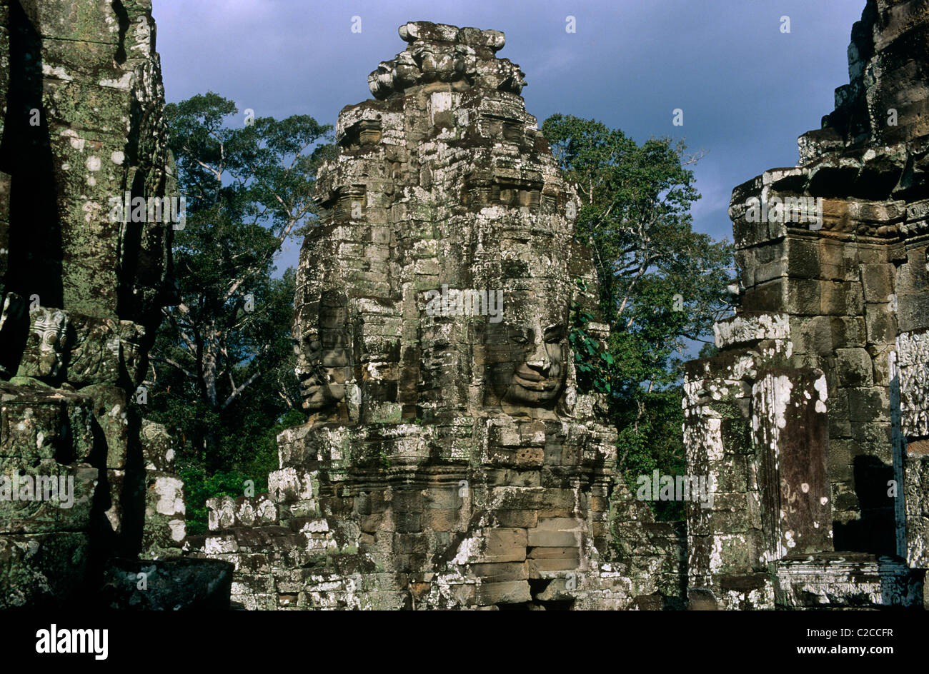 Gesichter von Jayavarman VII auf Türmen, Bayon Tempel, Angkor Wat Komplex, Siem Riep, Kambodscha, Asien Stockfoto