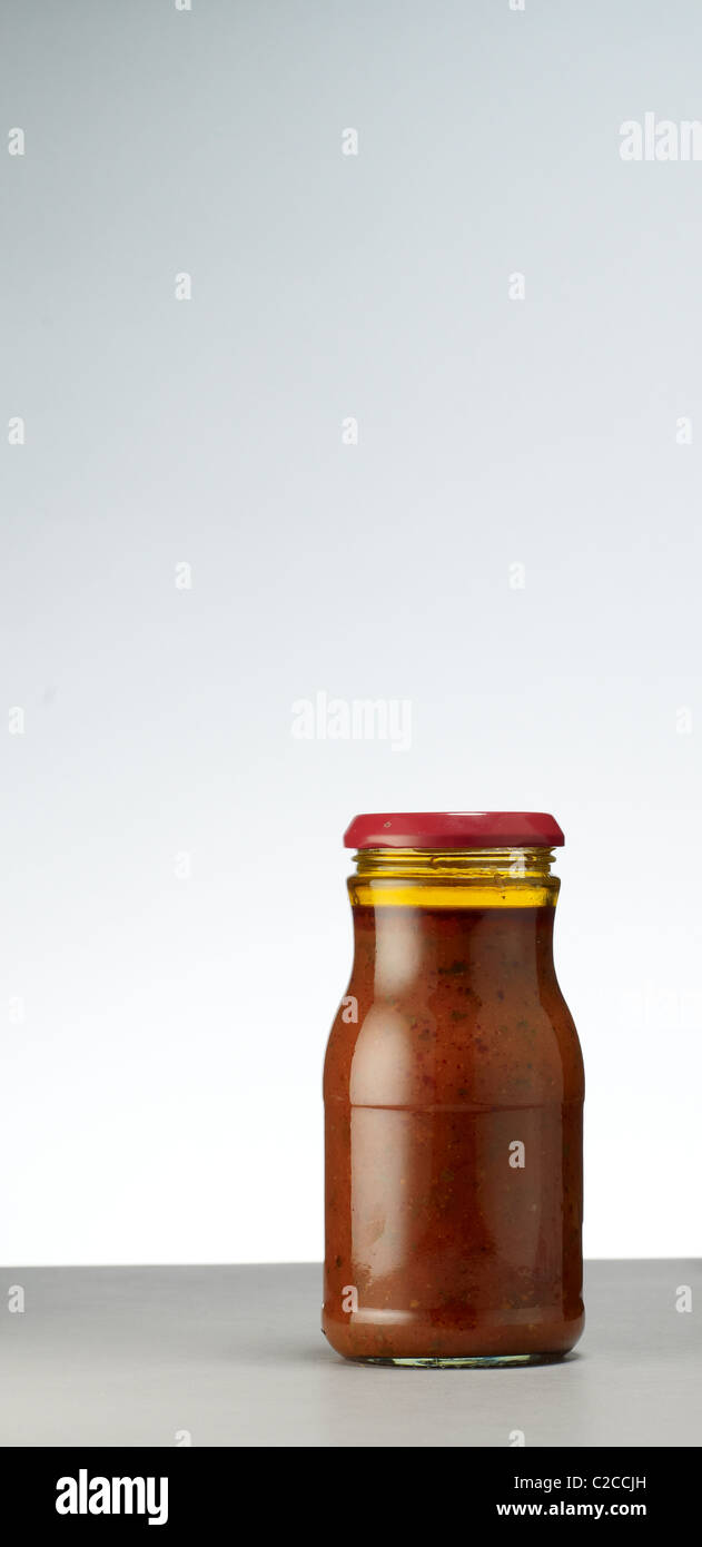 Glas mit Pasta-Sauce mit kein label Stockfoto