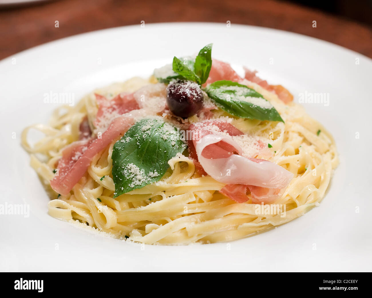 Prosciutto sahne sauce Fotos und Bildmaterial in hoher Auflösung Alamy