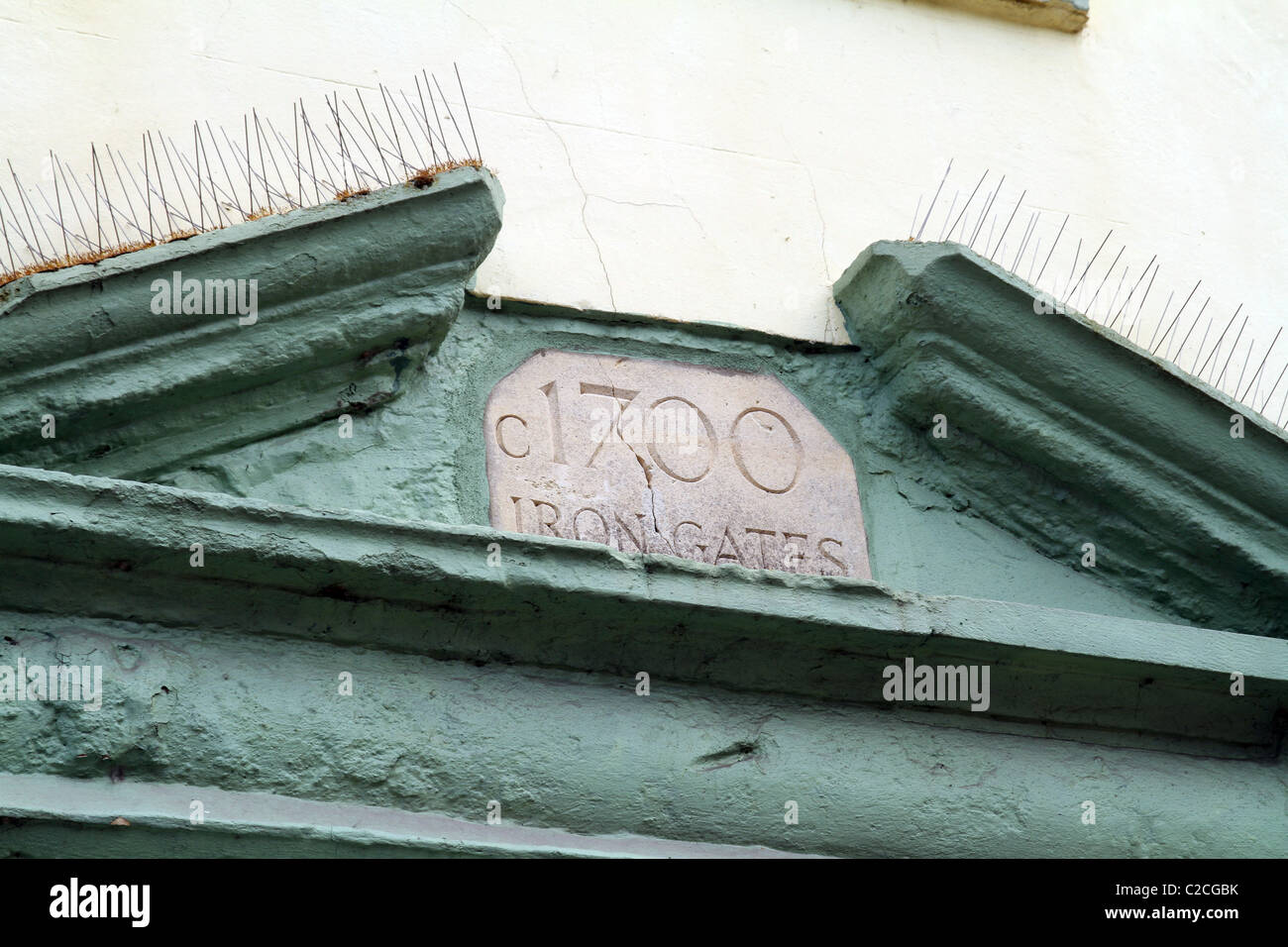VEREINIGTES KÖNIGREICH. GESCHÄFTE IN DER MARKTSTADT VON FROME IN SOMERSET Stockfoto