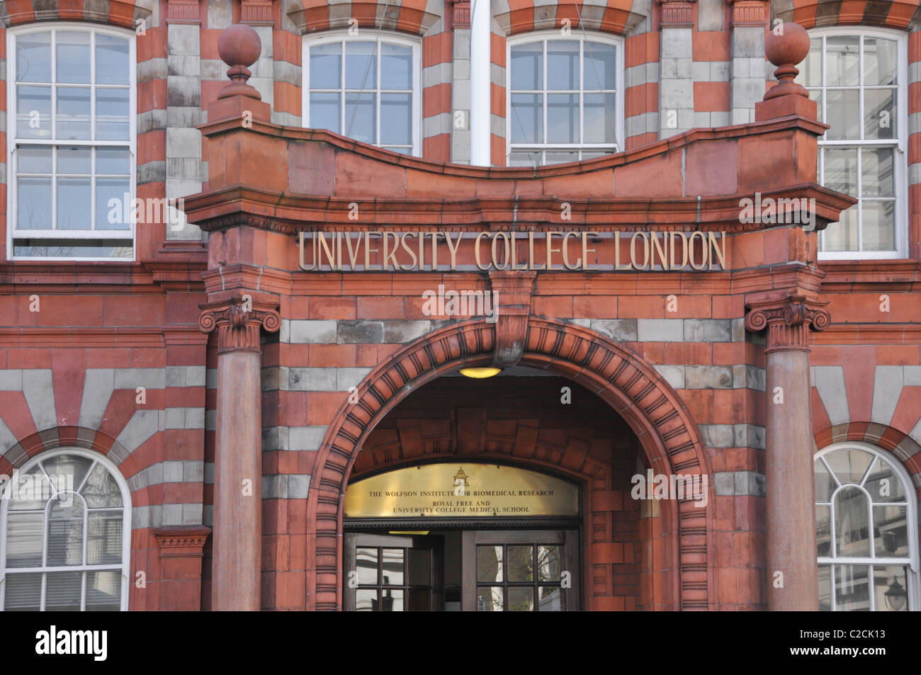 Ein Teil der alten viktorianischen Kreuzförmigen aus rotem Backstein und Terracotta denkmalgeschützten Gebäude des University College London UCL Wolfson Institut für Biomedizinische Forschung in Großbritannien Stockfoto