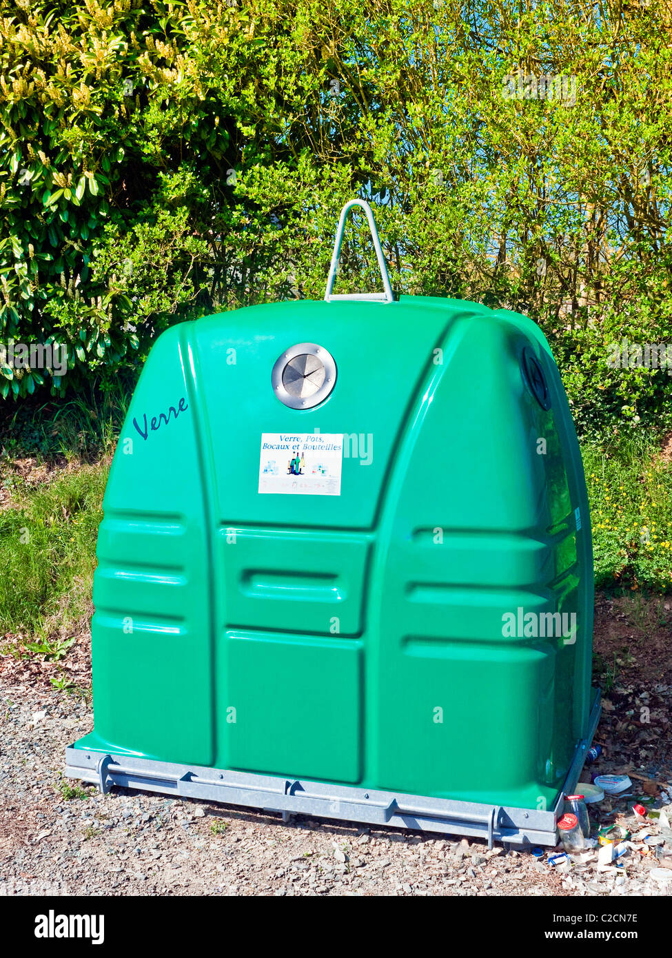 Neue Altglascontainer Container - Frankreich. Stockfoto
