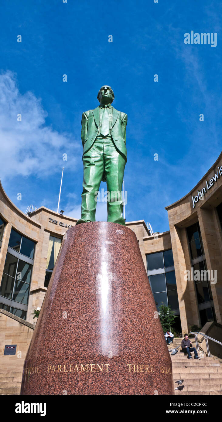 Statue des ehemaligen schottischen ersten Minister Donald Dewar in Buchanan Street Glasgow Stockfoto
