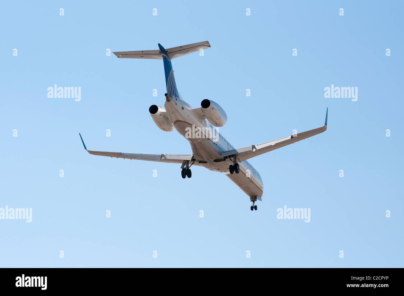 Jet-Flugzeug zur Landung herein. Stockfoto