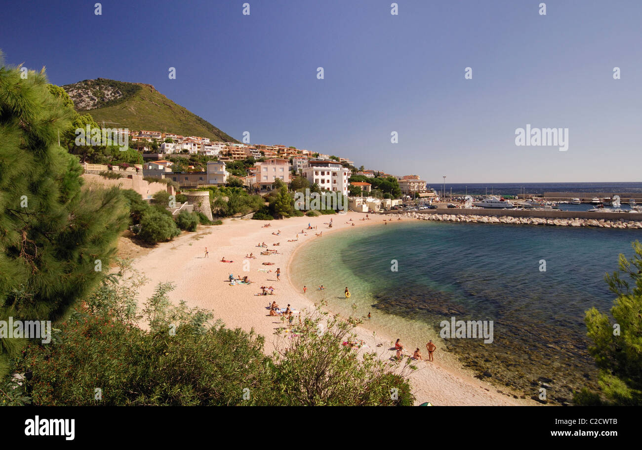 Strand und Hafen, Cala Gonone, Sardinien, Italien Stockfoto