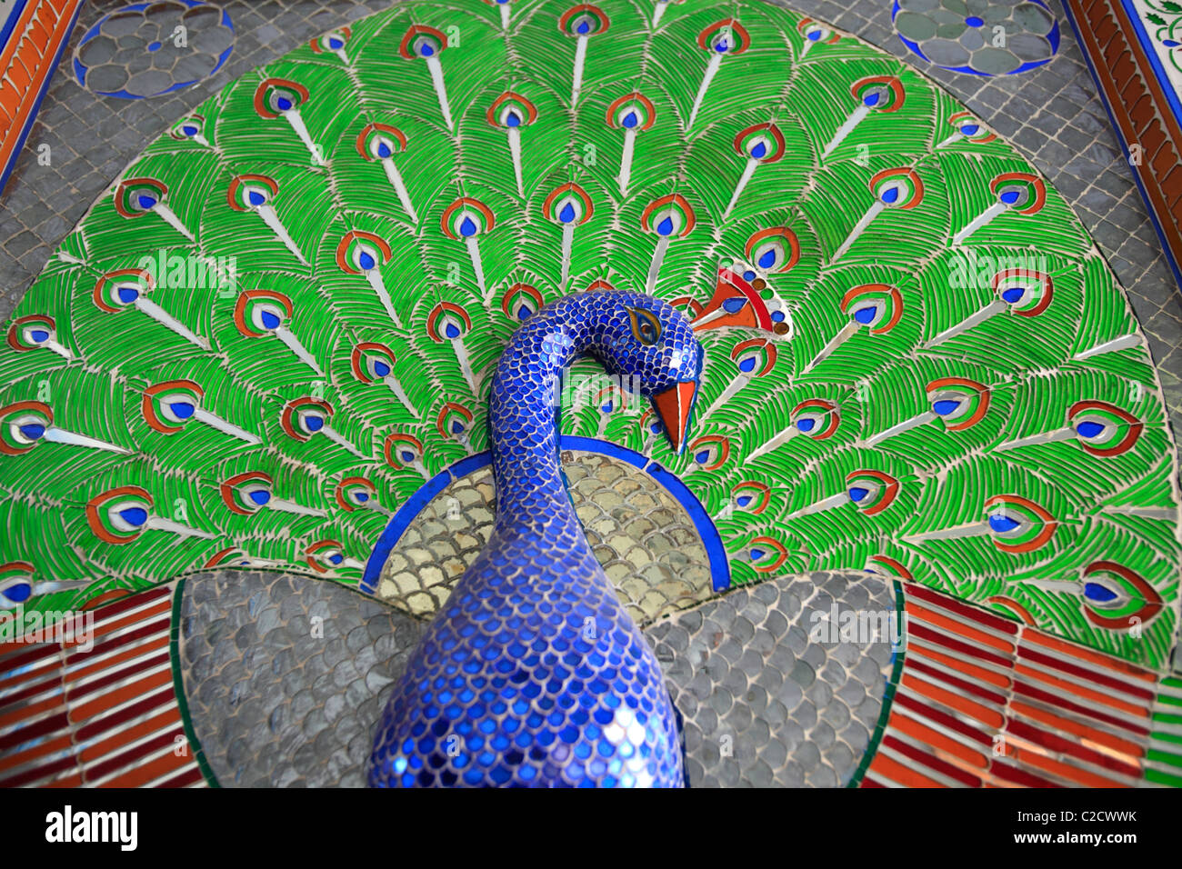 Pfau-Mosaik in Udaipur, Rajasthan, Indien Stockfoto