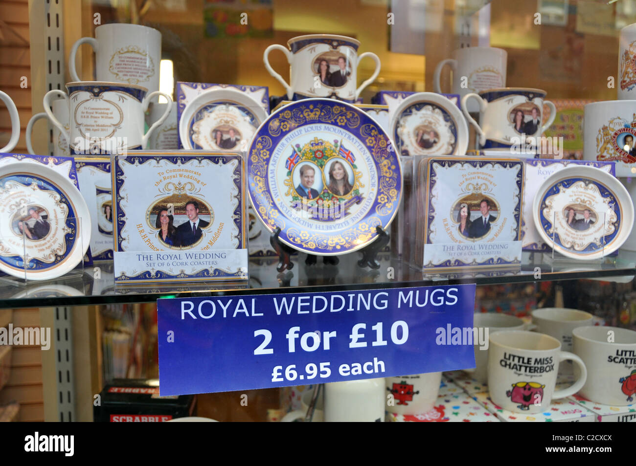 William Kate Middleton Royal Wedding Souvenir Tassen Platten patriotischen  Prinz Prinzessin romantisches Märchen Märchen Tat billig Stockfotografie -  Alamy