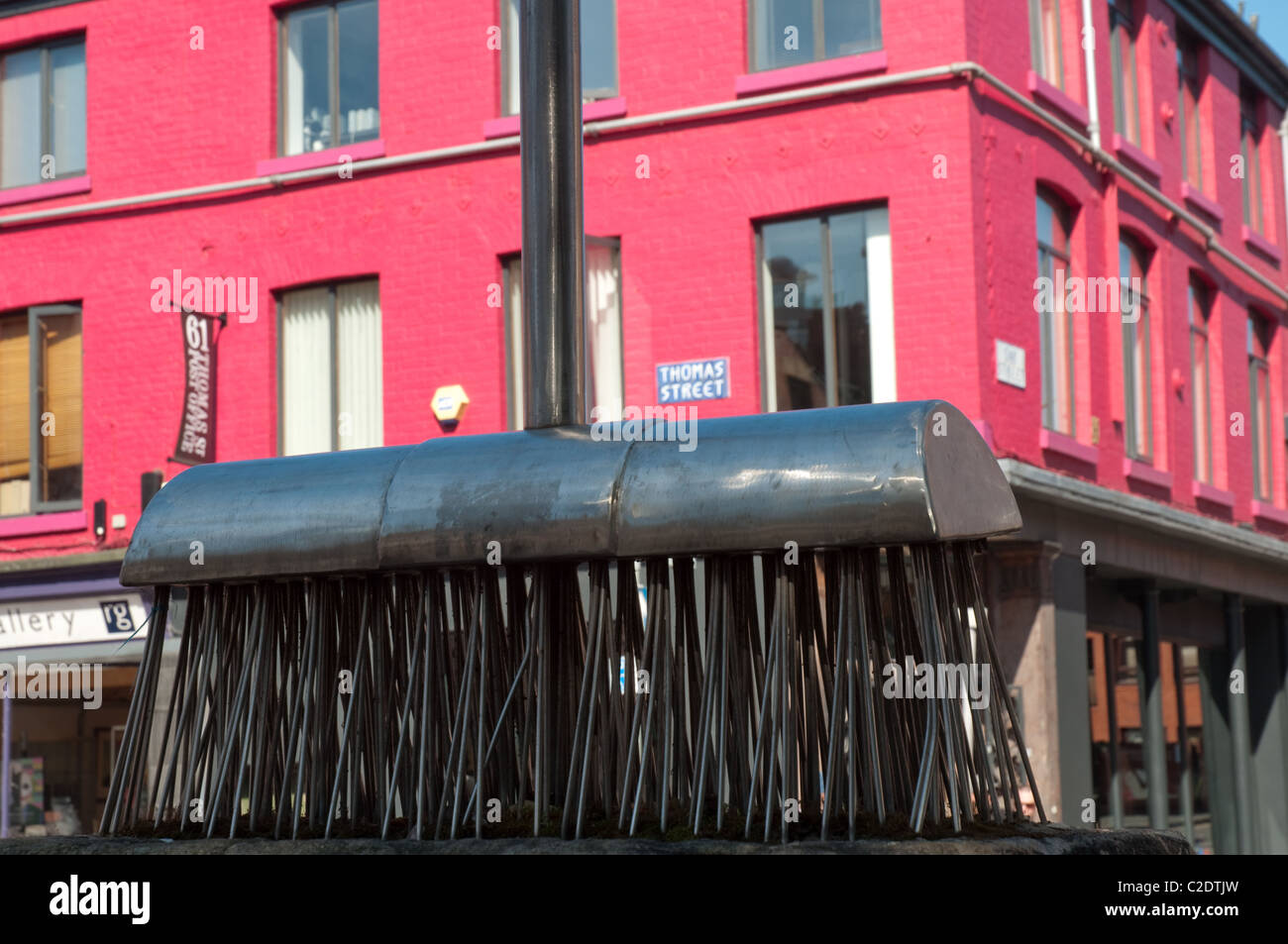 Pinsel und Schaufel Statue, Thomas Street, Northern Quarter, Manchester Stockfoto