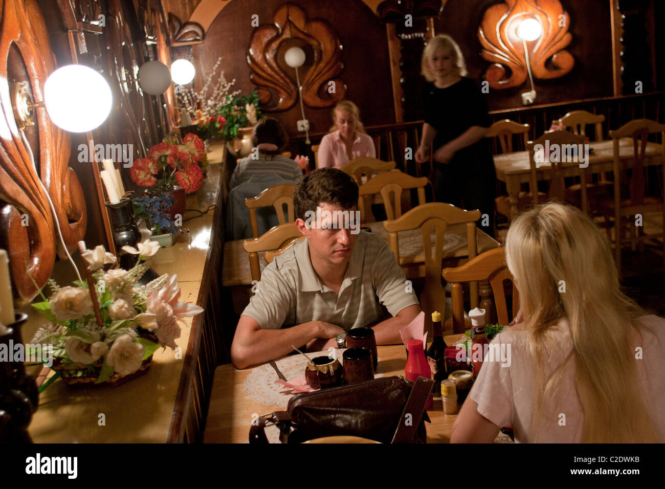 American Diner im Restaurant, Doktor Zhivago, bekannt für seine Bären Eintopf auf der Straße zwischen Kholmsk und Juschno, Sachalin, Russland Stockfoto
