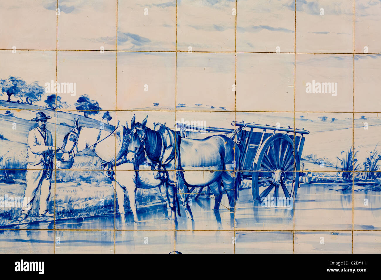 Alentejo Landwirtschaft Szene dargestellt in Kacheln (Azulejos) bei Marmormuseum, Vila Viçosa, Portugal Stockfoto
