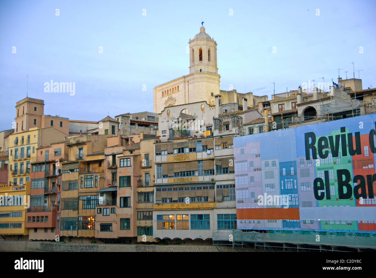 Fluss Onyar und Kathedrale, Girona, Spanien Stockfoto