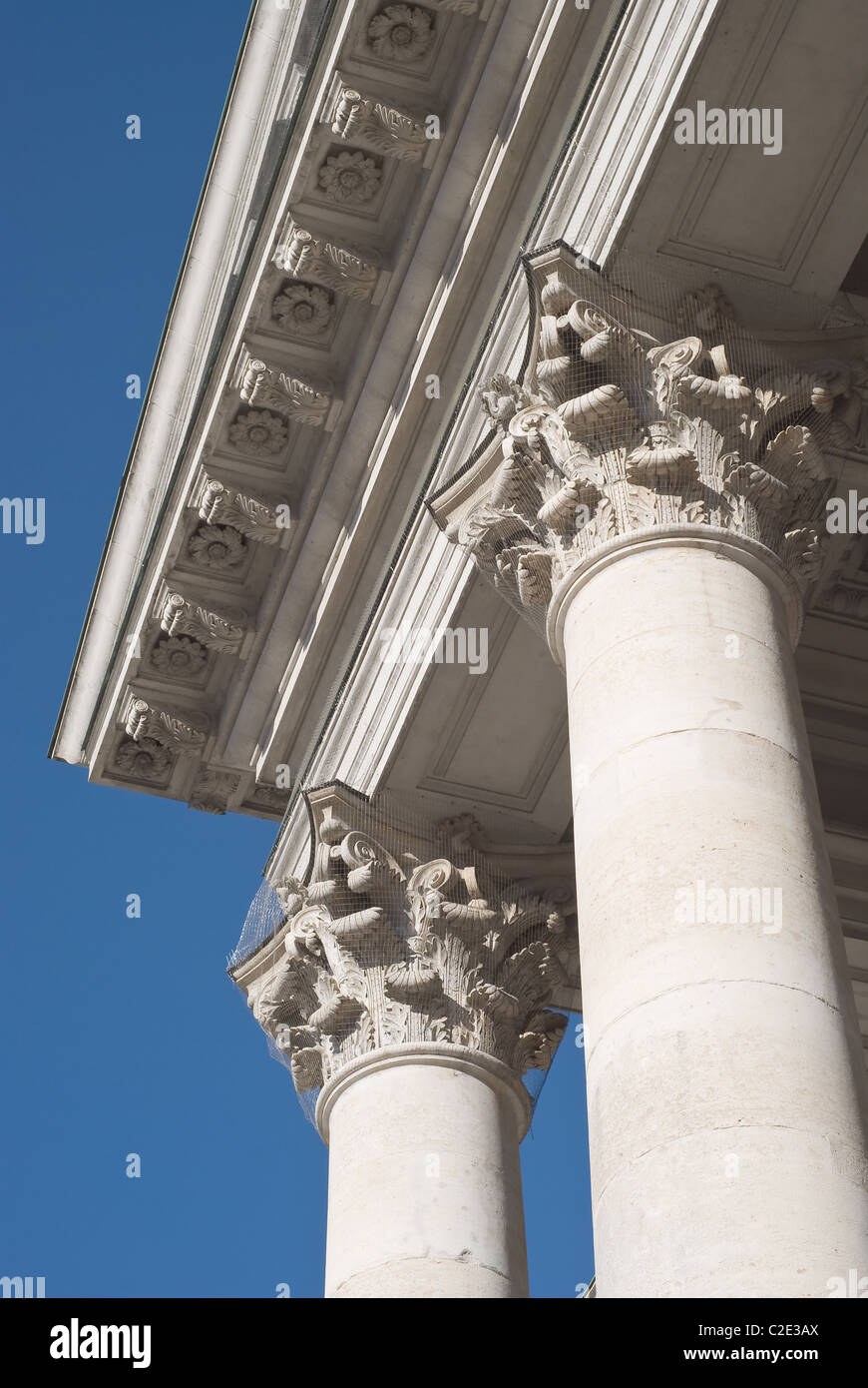 Klassischen griechischen Säulen am Nationaltheater in München Stockfoto