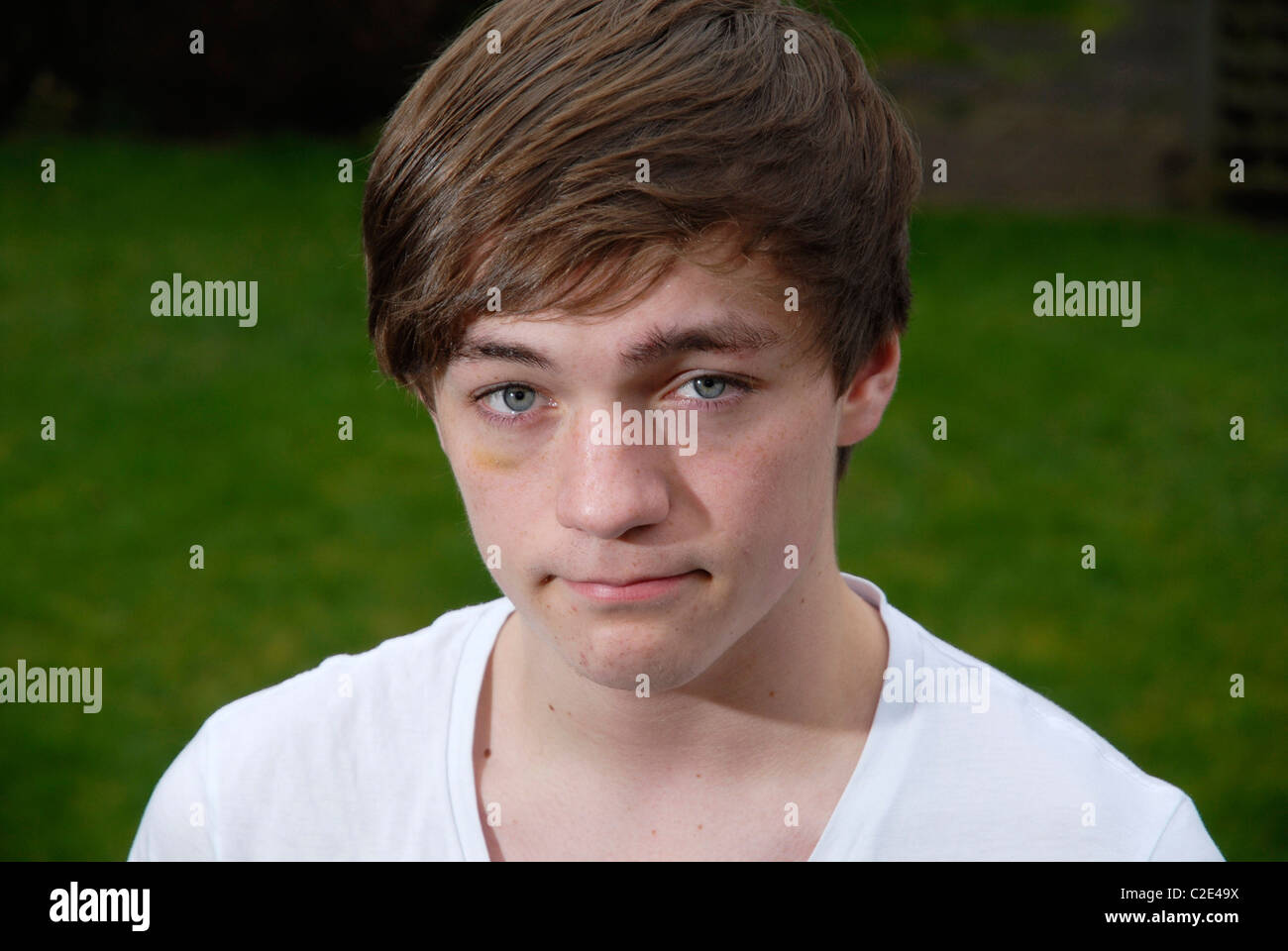 Nur ungern Held-Ben Hudson,(16), in Wollaston, Stourbridge, wo er den Angreifer von Chloe West,(14) in Angriff genommen, die erstochen wurde. Stockfoto