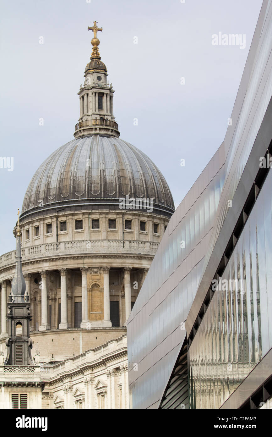 Eine neue Änderung Exterieur und St Pauls Cathedral Stockfoto