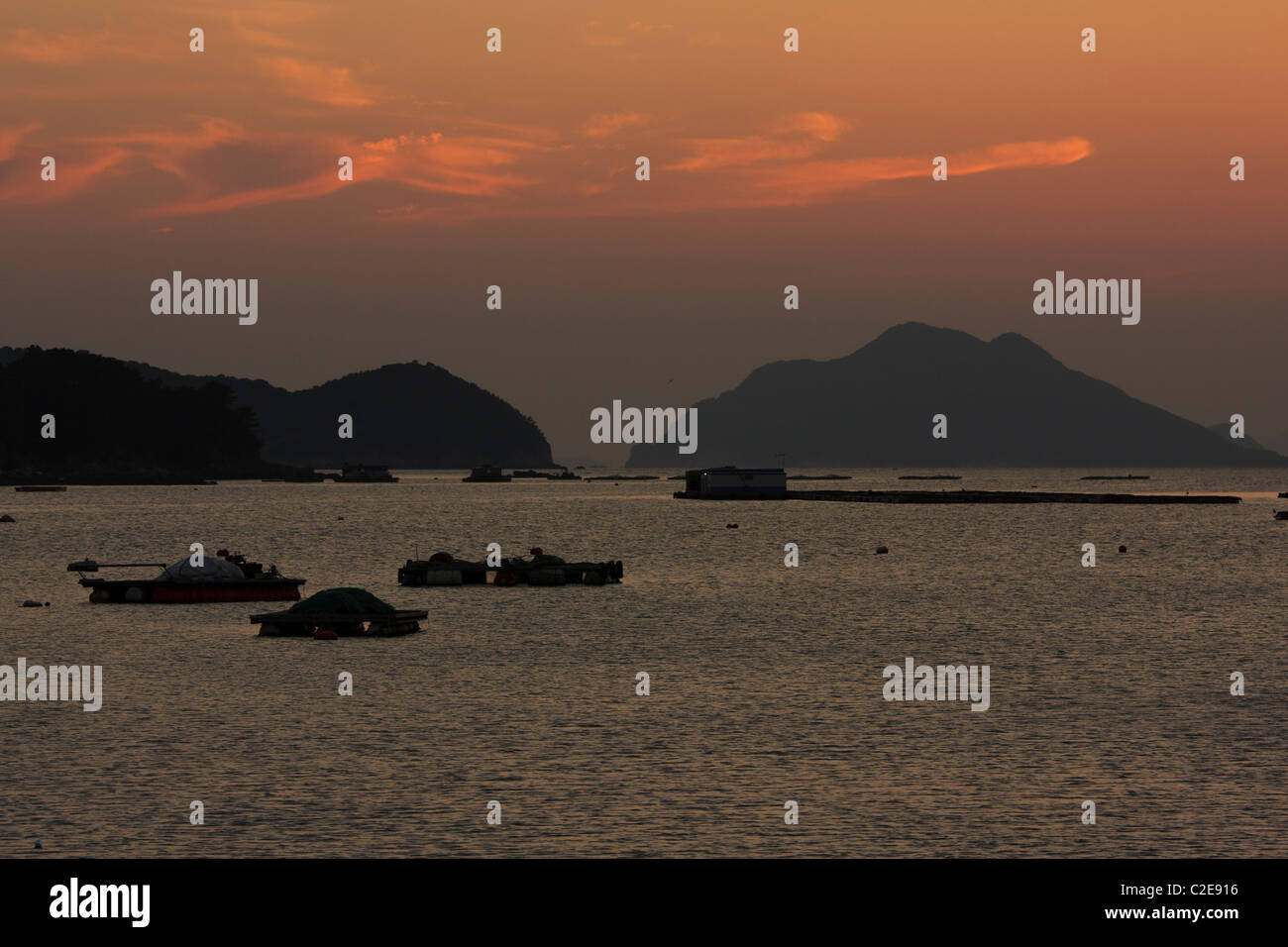 Ostchinesischen Meer Sonnenuntergang vom Myeongsa Strand, Geojedo, Südkorea Stockfoto